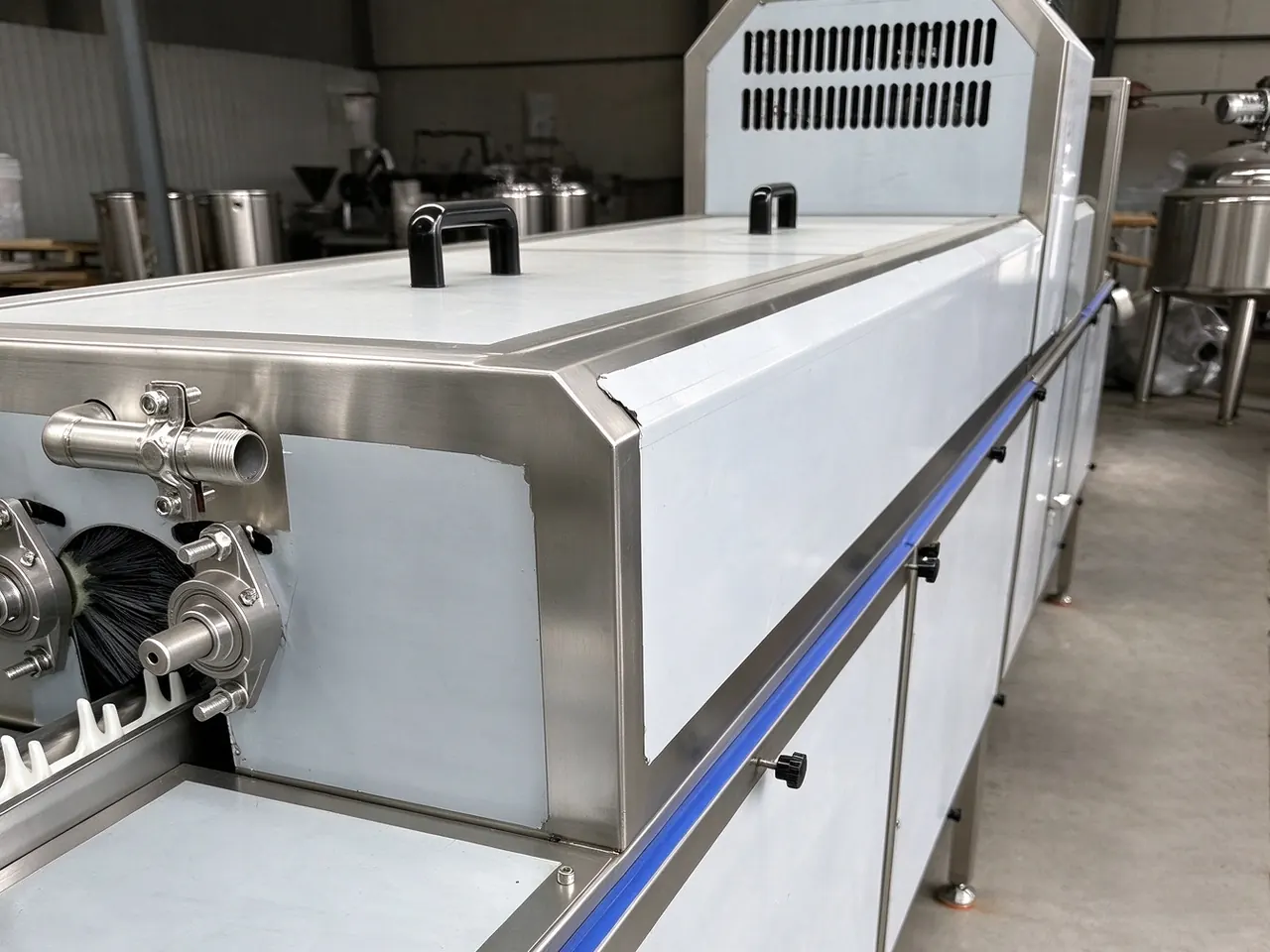 Egg washing line – brush section