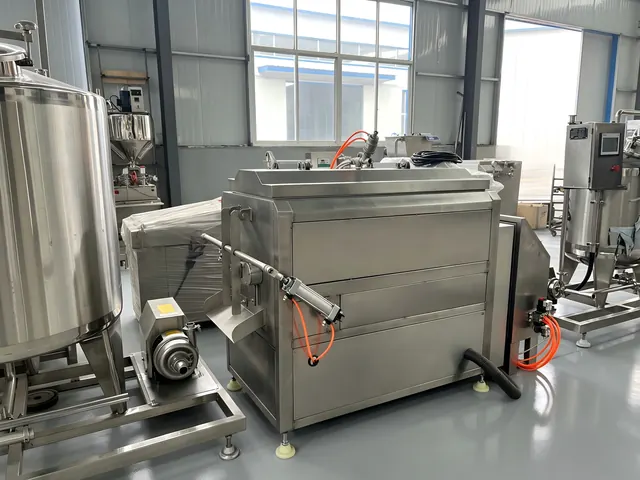 Mozzarella stretching machine