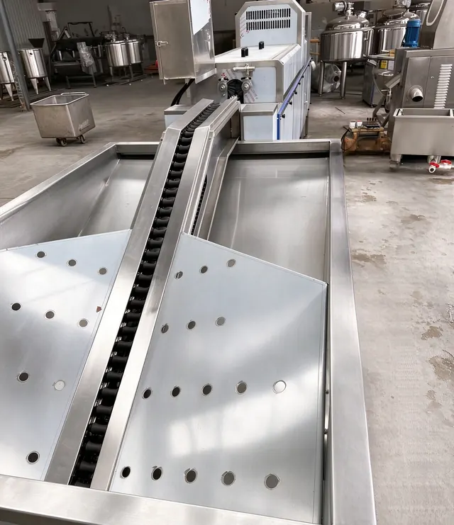 Washing tank and elevator