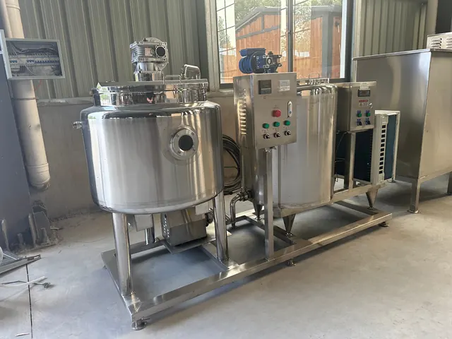 Batch pasteurizing tank with control box