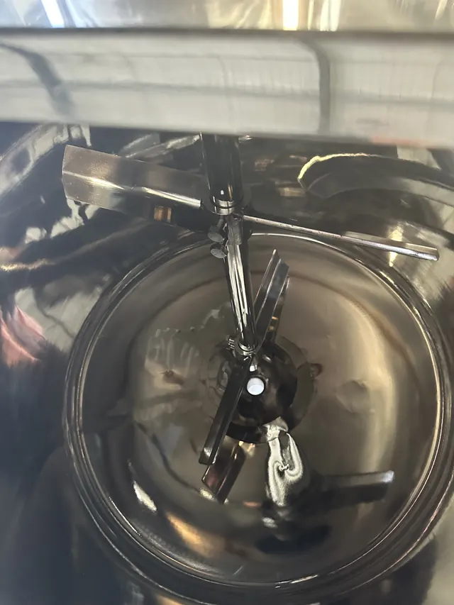 Agitator inside the pasteurizing tank