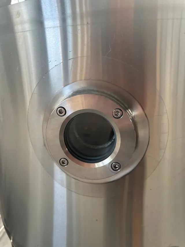 Sight glass on the tank shell