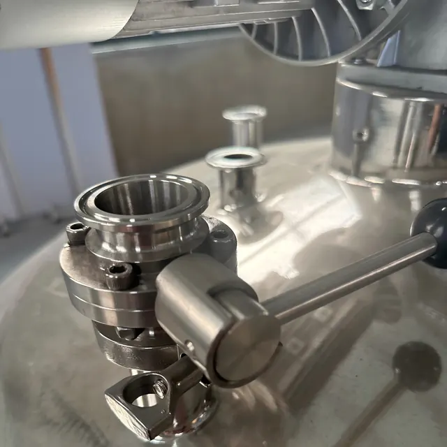 Sanitary outlet valve