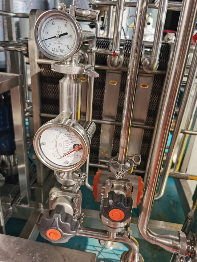 Temperature and pressure gauges on the holding section