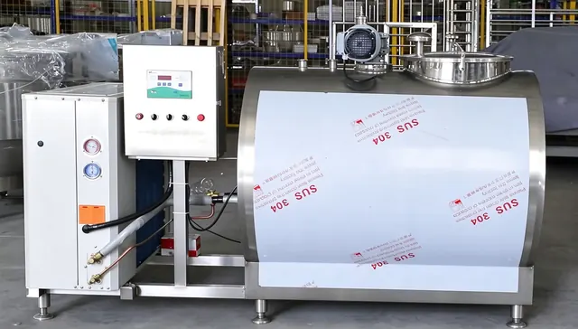 Milk cooling tank with condensing unit