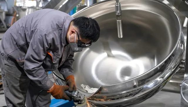 Polishing a vessel interior