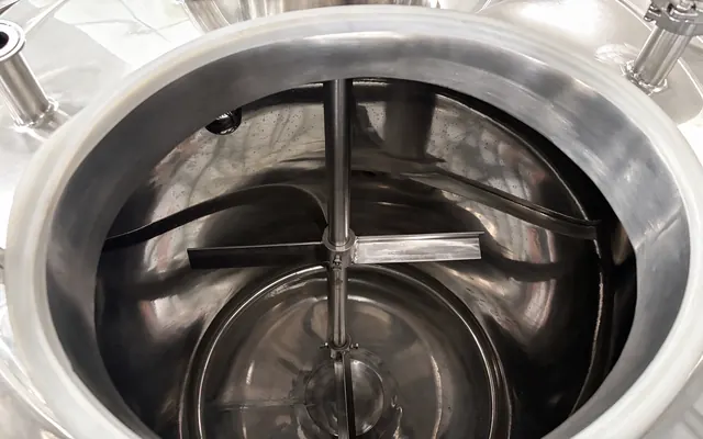 Polished interior and agitator