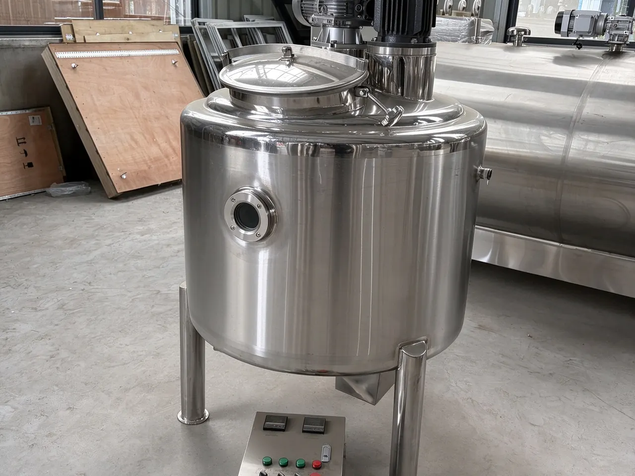 Stainless steel mixing tank with control box