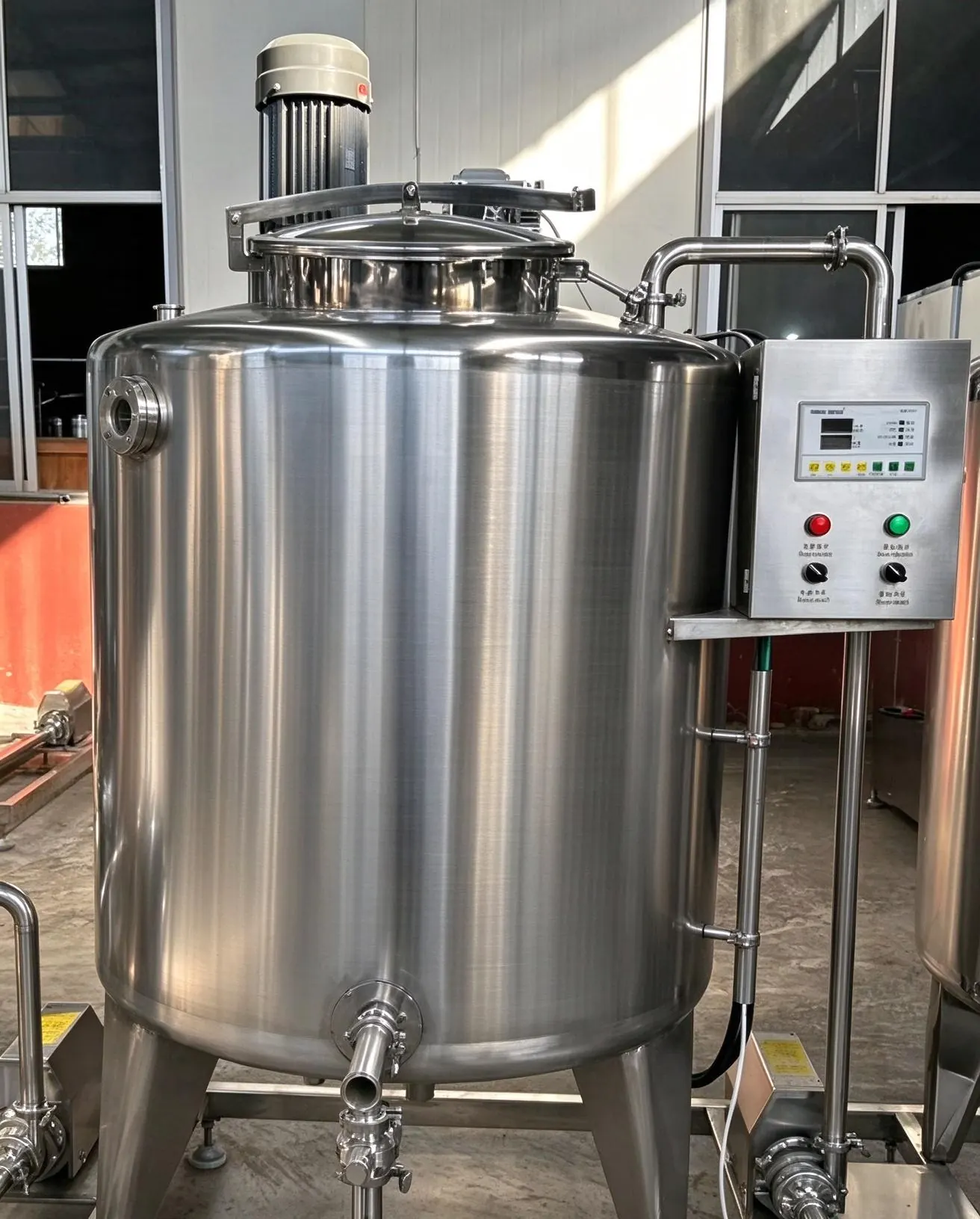 Stainless steel mixing tank with control box