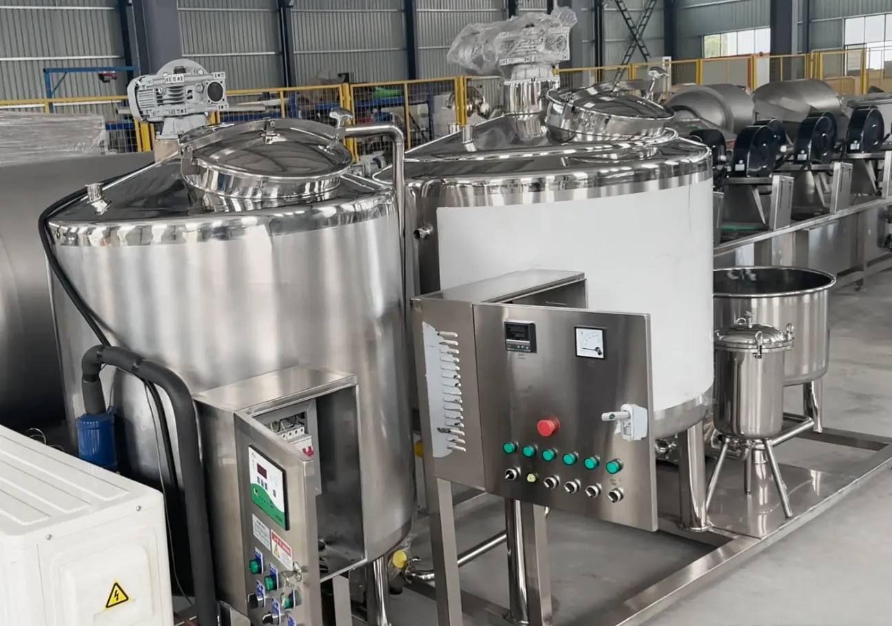 Fermentation and mixing tanks on skid